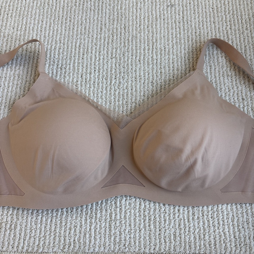 HONEYLOVE Crossover Bra Tan Wireless Mesh Support Women's M 36B/C Preppy